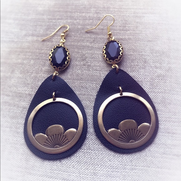 Floating Lotus Leather Earrings - Picture 8 of 8